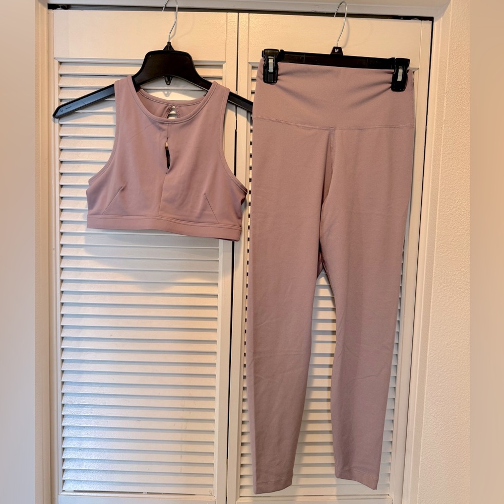 Nike sports bra and leggings set